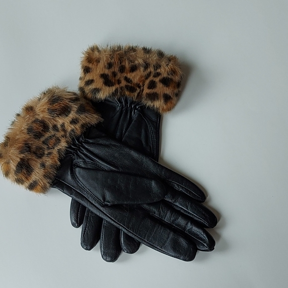 Leather Gloves with Faux Leopard Fur - Picture 2 of 4